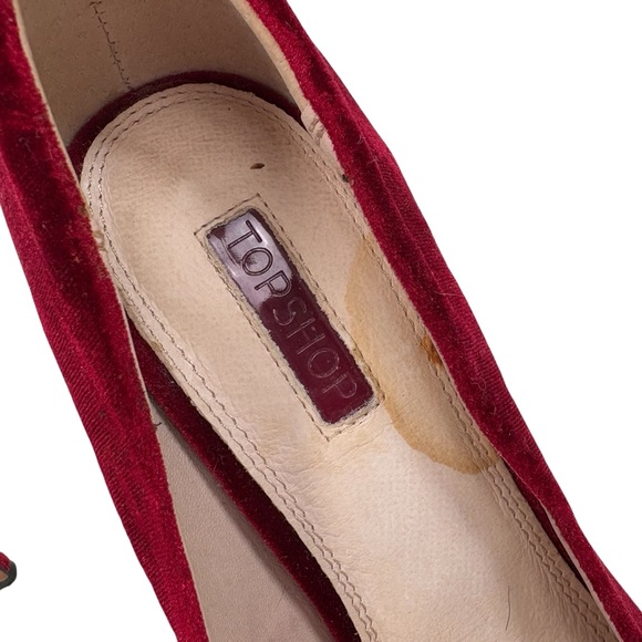 Topshop Womens 6 Red Velor Velvet High Heels Stilettos Pumps Closed Point Toe - Picture 3 of 8